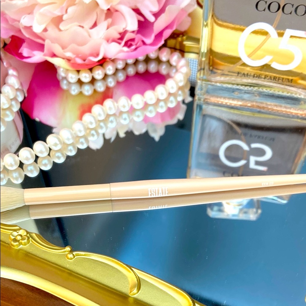 Estate makeup brush
